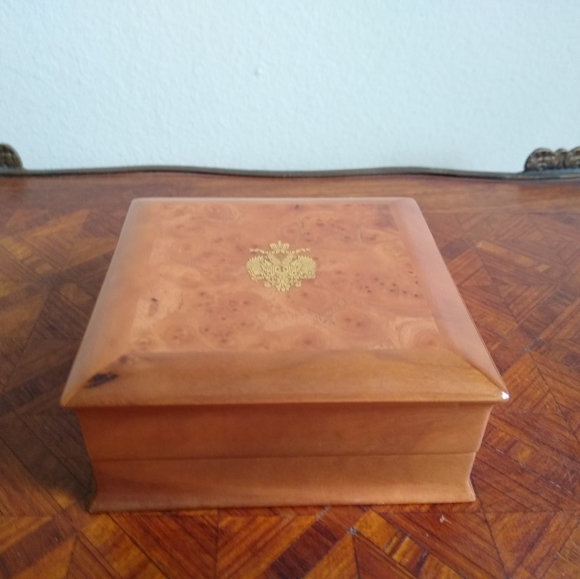 FABERGÉ 18K Gold, Diamond cufflinks. *UNISEX* - Picture 4 of 8